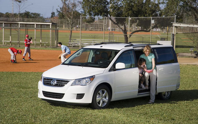 2011 Volkswagen Routan. Volkswagen Routan