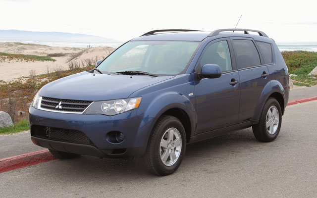 01798_2008_Mitsubishi_Outlander.jpg