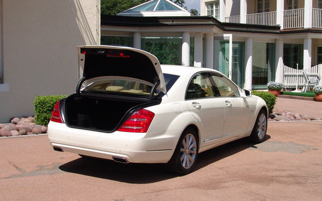 Mercedes Benz S Class 2011 Model. Offers low rate mercedes s-