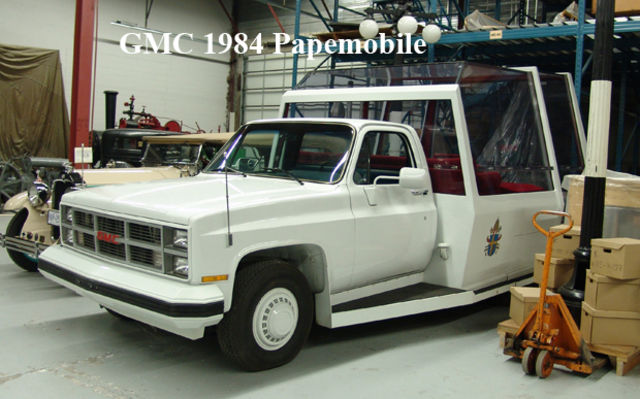 GMC 1984 Papemobile. Mus&eacute;e Sciences et Technologie Ottawa.