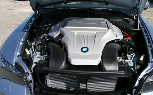 2010 BMW X6 ActiveHybrid: Electric performance!