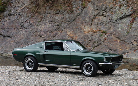 Ford Mustang GT 1968. Une réplique à peu près parfaite de la Mustang de Frank Bullitt, personnage principal du film du même nom.