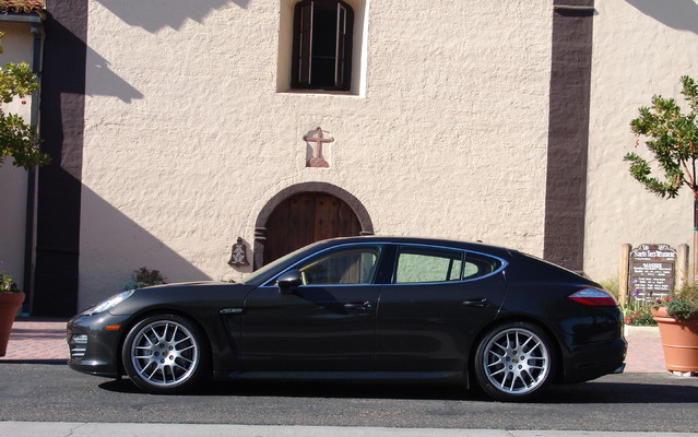 Porsche Panamera 4S 2010