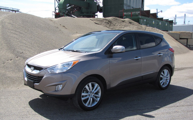 Hyundai Tucson vs Volkswagen Hyundai Tucson. Hyundai Tucson vs Volkswagen