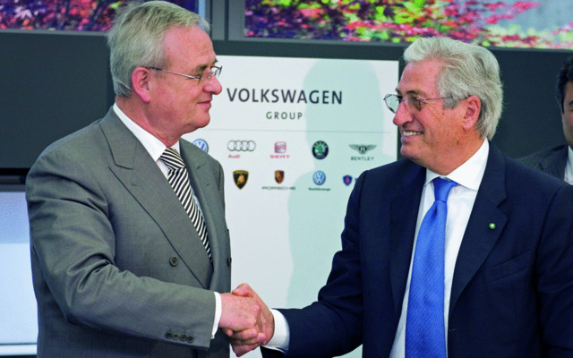 Dr. Martin Winterkorn et Giorgetto Giugiaro à la droite de l'image