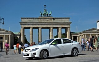 Le systèeme SKY déguisé.sous cette carrosserie de Mazda6 en plein coeur de Berlin