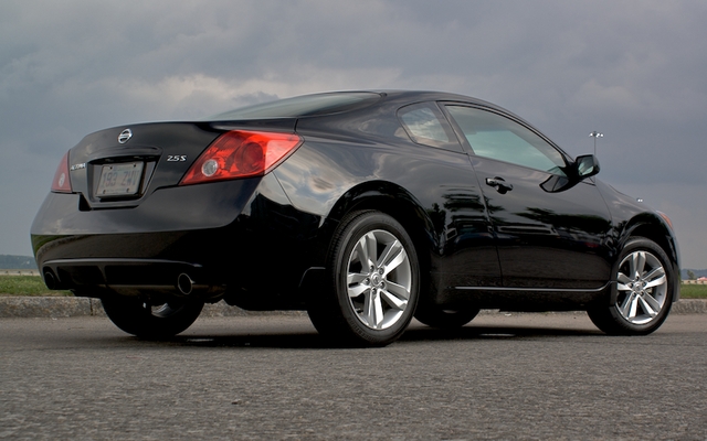 Nissan altima coupe 2010 2.5s