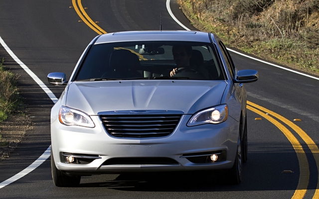 058300_2011_Chrysler_200
