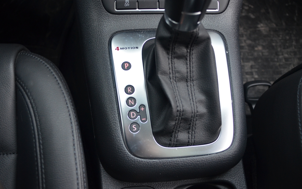 Volkswagen Tiguan Highline 2012. Boîte de vitesse automatique à six rapports avec mode manuel