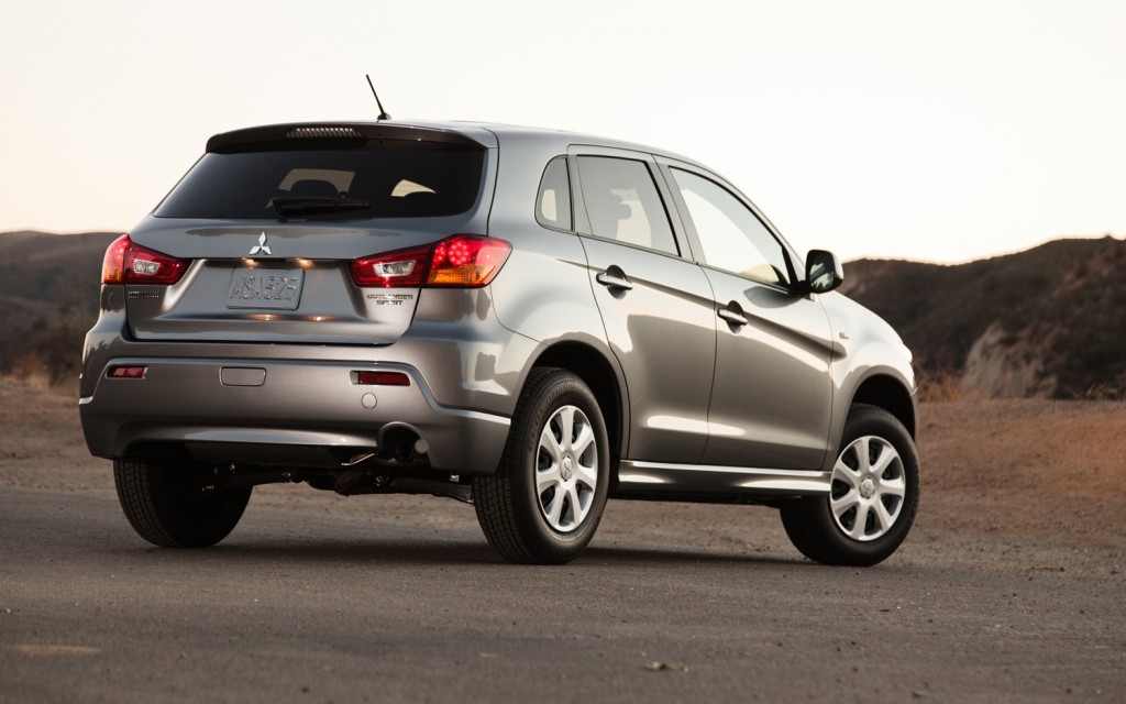 Mitsubishi Outlander Sport ES 2012
