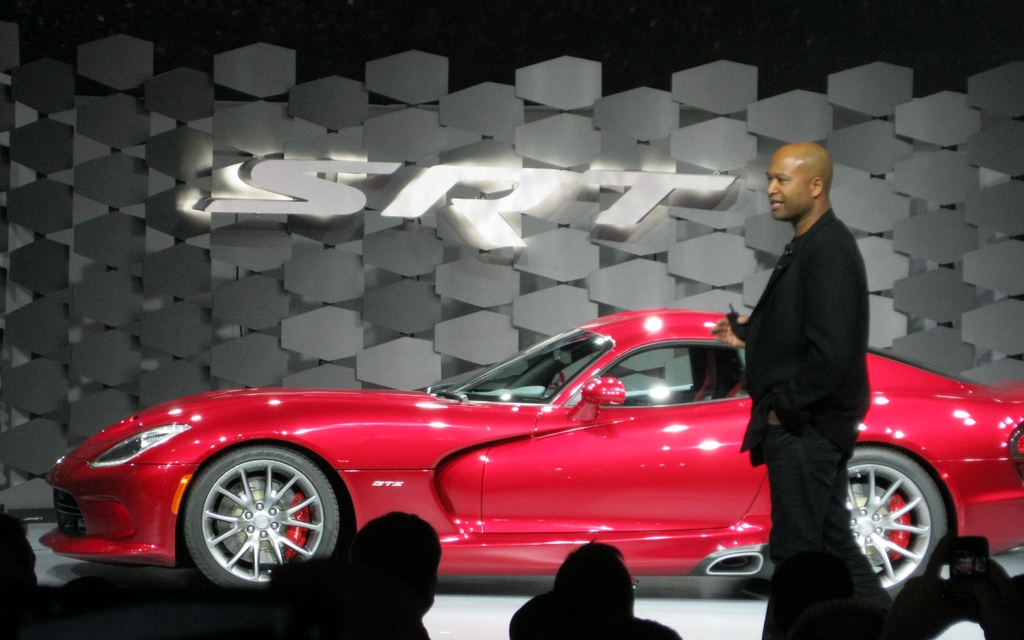 Ralph Gilles pr&eacute;sentant la SRT Viper