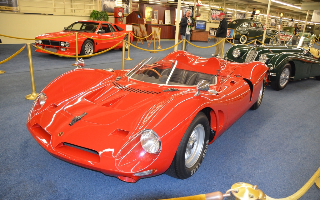 Bizzarini P538 Spyder Prototype 1966. Cette voiture a remporté le deuxième prix à Pebble Beach en 1990. Elle n'est pas à vendre. Et on dit bonjour à mon ami Mathieu St-Pierre d'auto123.com en arrière-plan!