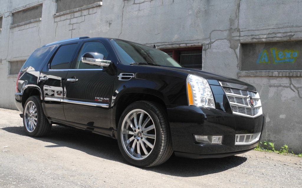 Modifiée par SLP, cette Cadillac Escalade est capable de performances très relevées.