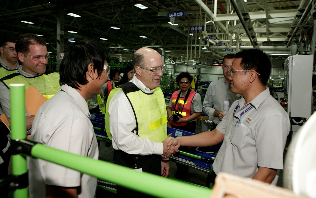 Tim Lee, GMIO President and newly appointed President of GM Global Manufacturing meets employees at the company's vehicle and powertrain plant in Rayong, Thailand.
