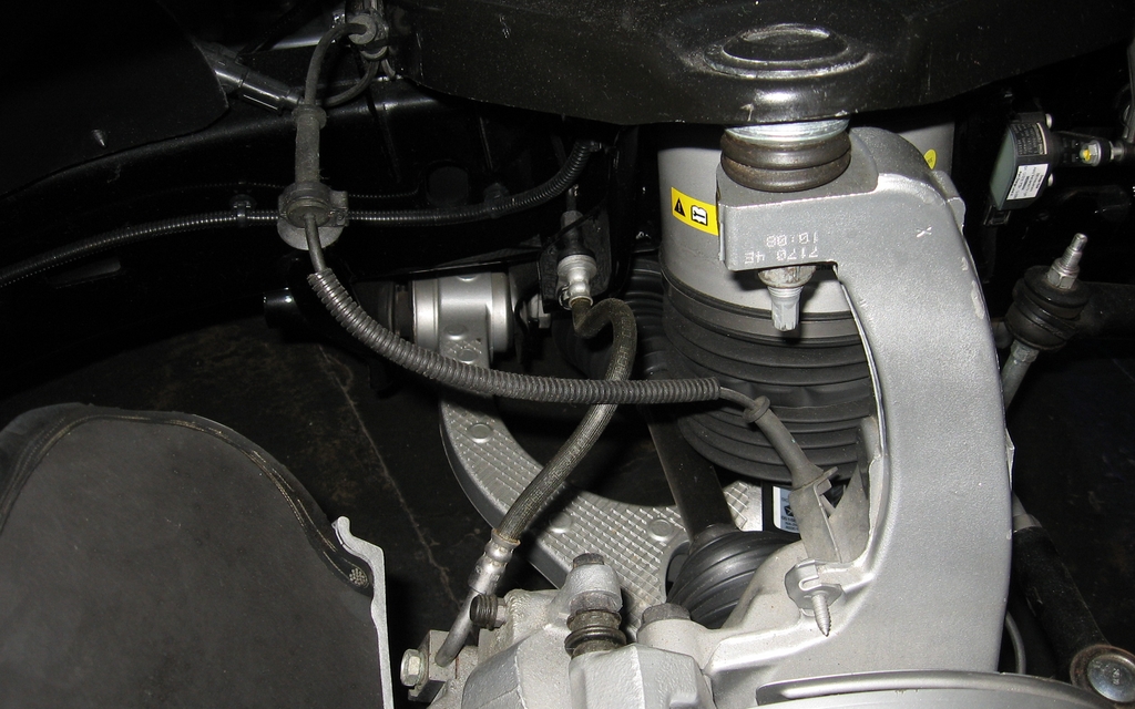 RAM 1500 Revised front suspension geometry, aluminum lower control arm