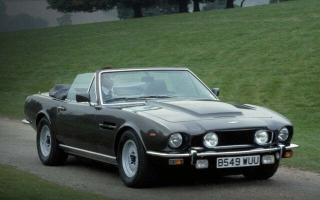 1986 Aston Martin V8 Vantage Volante: A risky chase with the top down ...