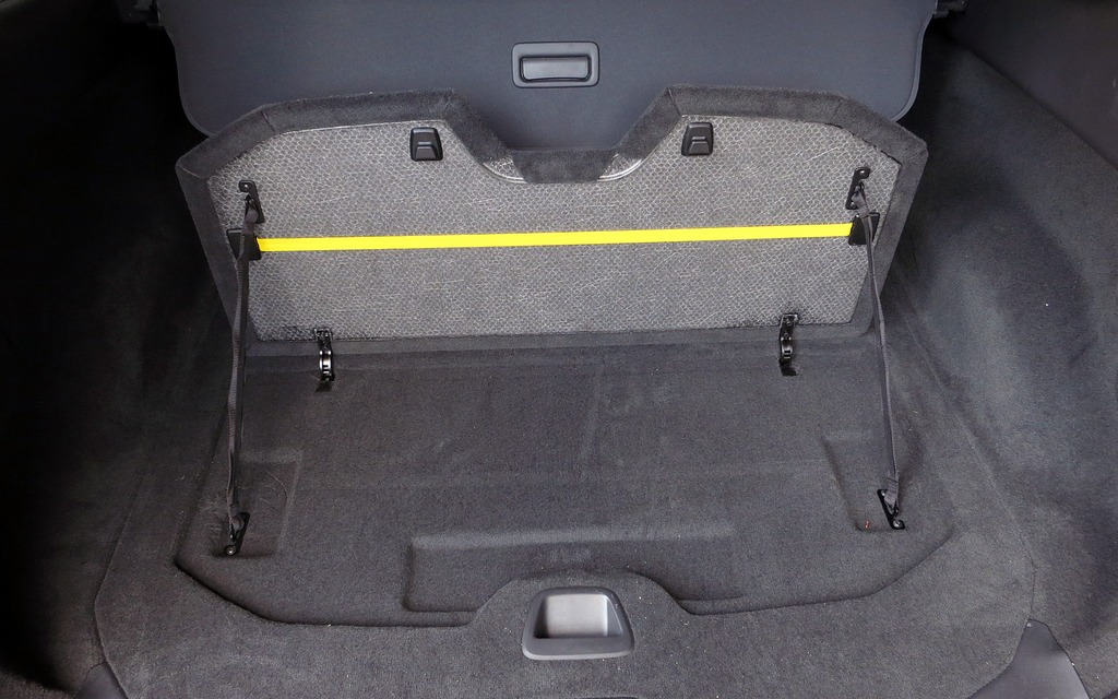 The Volvo Xc60 S Very Convenient Grocery Bag Holder Doing