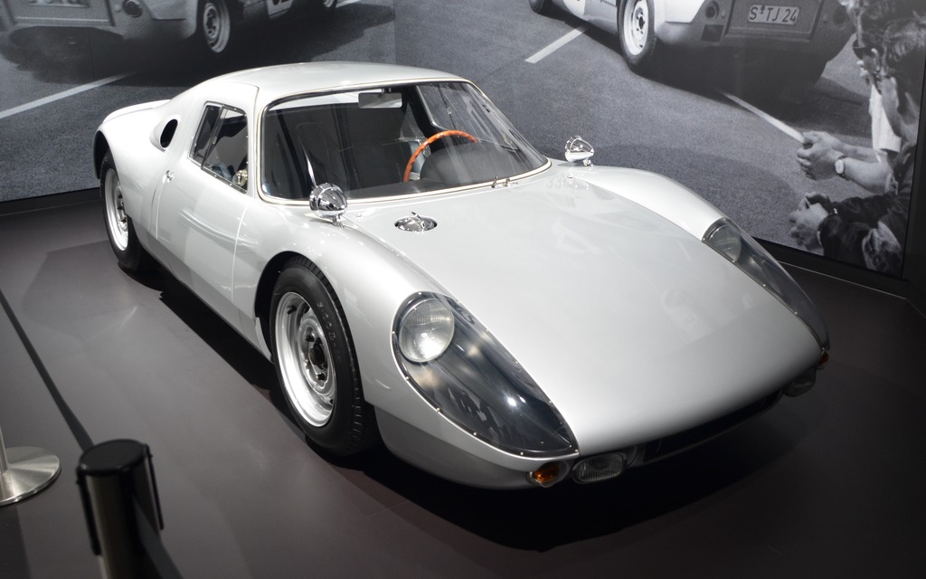 Porsche 904 GTS 1964 ou 1965. Seulement 116 furent construites.