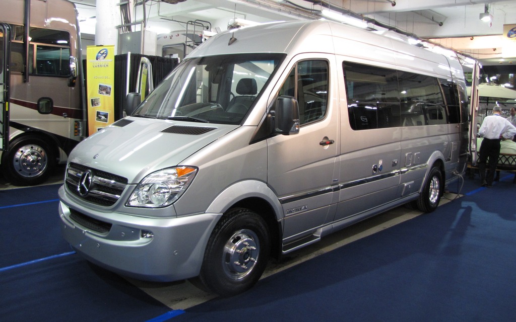 Autocaravane De Classe B Airstream Mercedes Benz Sprinter