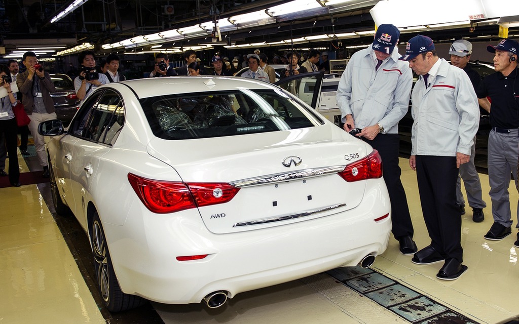 Carlos Ghosn, président de Nissan Motor Co. Ltd., et Johan de Nysschen, président d'Infiniti Motor Company Ltd. 