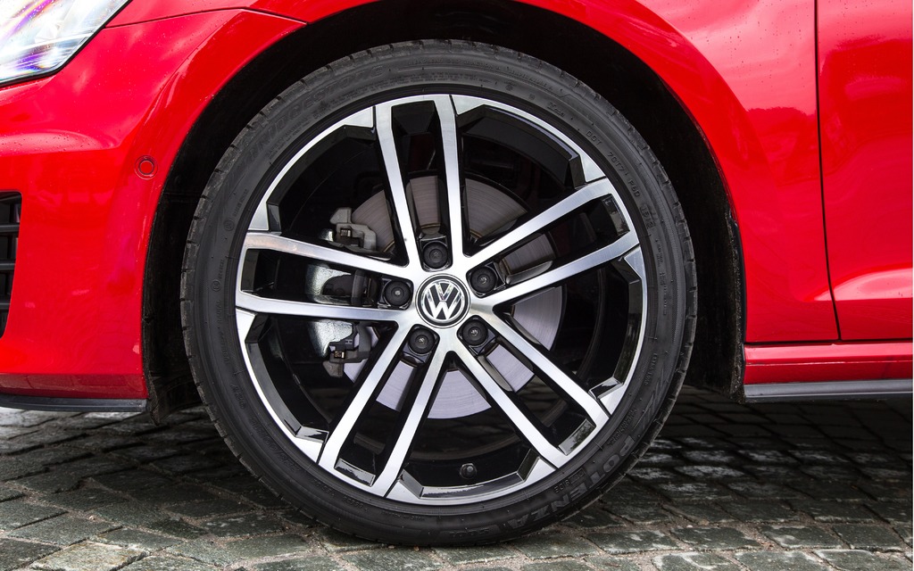 18inch alloy rims unique to the Golf GTD. Picture Gallery, photo 11/