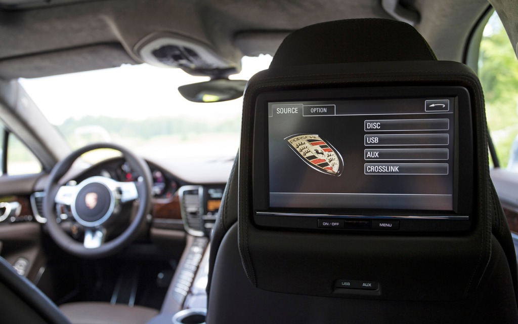 2014 Porsche Panamera 4S Executive - Passenger screens ...