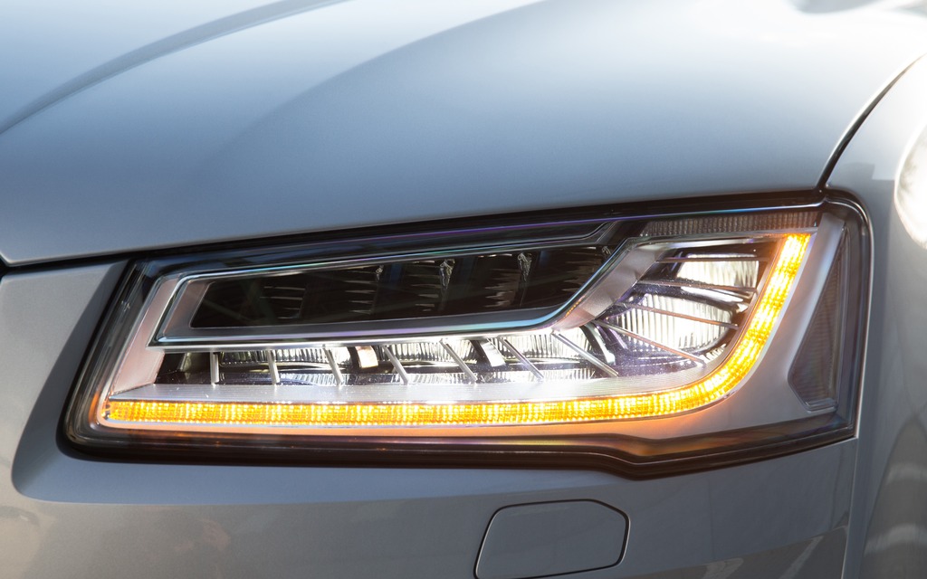 2015 Audi A8 Matrix LED headlights Picture Gallery, photo 3/18