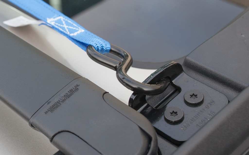 One of four solid new cargo tiedown hooks on the roof rack. Picture