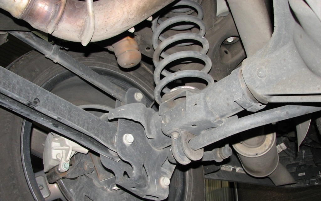 Here is the rear suspension with Sport mode and automatic