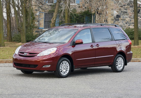 2010 Toyota Sienna Pictures