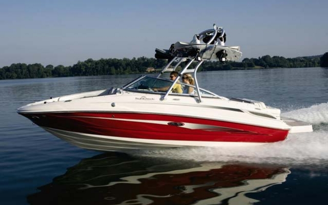 2011 Sea Ray 220 Sundeck Review