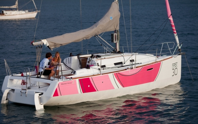 The new First 30 unites the best of naval architecture in the same yacht, ... The new First 30 unites the best of naval architecture in the same yacht, ...
