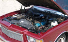 Chevrolet Monte Carlo 1978. V8 de 305 p.c. (5,0 litres) de 145 chevaux et 245 lb-pi. L'automatique est &agrave; 4 rapports.