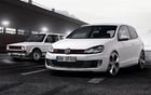 La premi&egrave;re GTI 1976 et une GTI 2010
