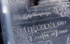Mazda, oui. Mais Ford aussi! Ici, le &laquo; bidon de charbon de bois &raquo; traduction de Google pour charcoal canister.