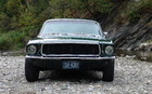 Ford Mustang GT 1968. 2659 livres (1206 kilos). En 2010, on parle de 3401 livres (1543 kilos)