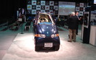 Le Tango peut transporter deux personnes assises l'une derri&egrave;re l'autre. Ce bidule &agrave; batterie ferait, selon le constructeur Commuter Cars Corporation, le 0-60 mph (0-96 km/h) en 4,0 secondes!