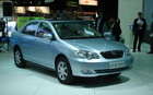 Toyota Corolla. Oups! C'est une BYD F3DM, un v&eacute;hicule hybride rechargeable. Le niveau de finition de cette voiture chinoise et son look copi&eacute; sont d&eacute;plorables.