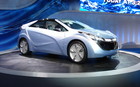 Hyundai Blue Will (h&eacute;ritage bleu, en fran&ccedil;ais). D&eacute;voil&eacute; au Salon de S&eacute;oul en 2009, il s'agit d'un hybride &agrave; batteries lithium-ion.