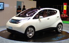 Bollor&eacute;. Voiture &eacute;lectrique fran&ccedil;aise, batteries qu&eacute;b&eacute;coises (Boucherville). En premi&egrave;re nord-am&eacute;ricaine &agrave; Montr&eacute;al.
