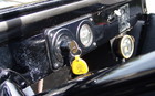 Ford Mod&egrave;le T 1921. Cette ann&eacute;e-l&agrave;, le d&eacute;marreur &eacute;lectrique &eacute;tait optionnel. La manivelle &eacute;tait toujours pr&eacute;sente, au cas ou...