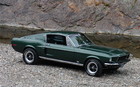 Ford Mustang GT 1968. Empattement de 108'' (2743 mm). Longueur de 183,6'' (4663 mm). Une Mustang 2010 a un empattement de 107'' (2720 mm) et une longueur de 188'' (4780 mm)