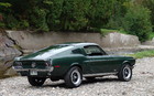 Ford Mustang GT 1968. Le style fastback &agrave; son meilleur! Les pneus (6,95 x 14) cachent des disques &agrave; l'avant et des tambours &agrave; l'arri&egrave;re