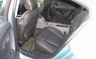 Chevrolet Volt 2011. La batterie passe entre les deux si&egrave;ges.