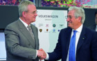 Dr. Martin Winterkorn et Giorgetto Giugiaro &agrave; la droite de l'image