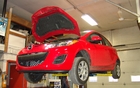Mazda2 2011. Non, nous n'avons pas eu de probl&egrave;mes m&eacute;caniques avec la voiture! Nous voulions juste voir en dessous.