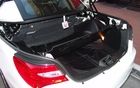 Chrysler 200 cabriolet 2011. Une autre vue de la "tablette" pr&ecirc;te &agrave; recevoir le toit.