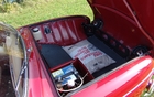 Renault Dauphine 1963. Pour ajouter du poids &agrave; l'avant, question d'am&eacute;liorer la tenue de route, le sac de sable &eacute;tait primordial. Apparemment que Renault en vendait!
