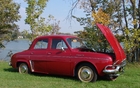 Renault Dauphine 1963. Le coffre avant n'&eacute;tait pas tr&egrave;s accessible &agrave; cause du capot ouvrant &agrave; l'envers!