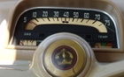 Renault Dauphine 1963. Max 75 mph (120 km/h), une vitesse sans aucun doute r&eacute;serv&eacute;e aux plus t&eacute;m&eacute;raires...